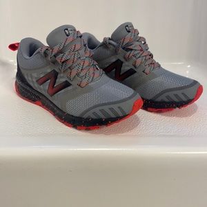 New Balance shoes / Boys size 1 / gray & orange